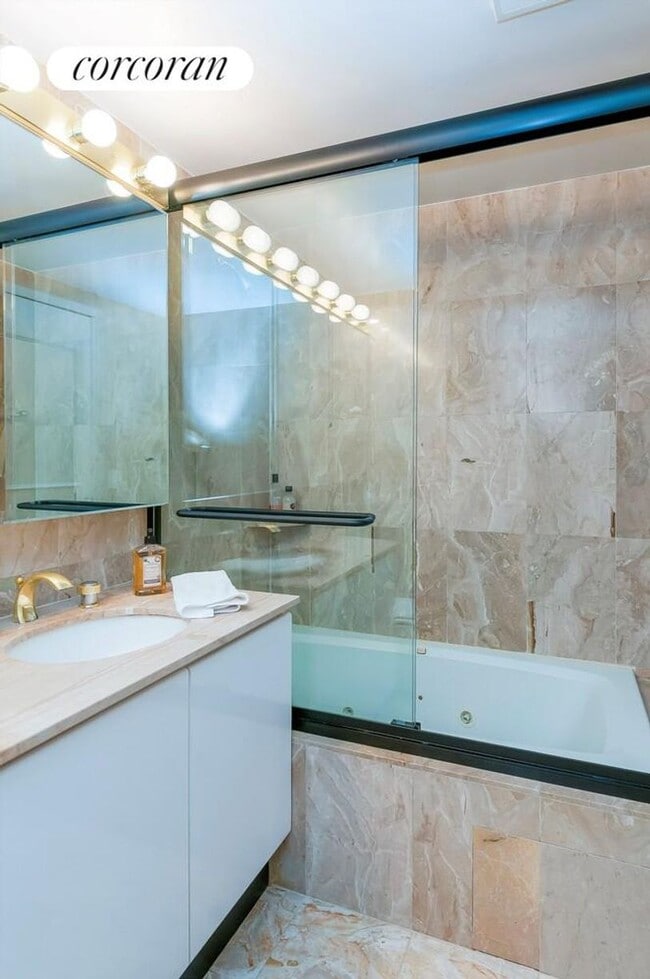 Photo - 422 E 72nd St