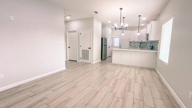804 N Woodson Ave