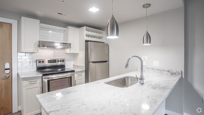 1BR,1BA,-650SF