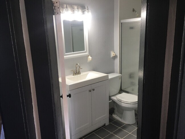 Photo - 207 N Albany Ave Unit B