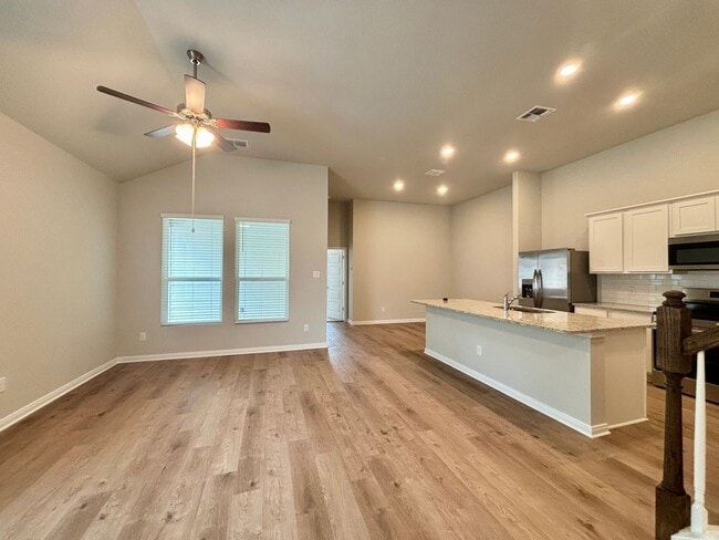 Photo - Want luxury living in the Far West ...Look no further...Amanda Park is it!