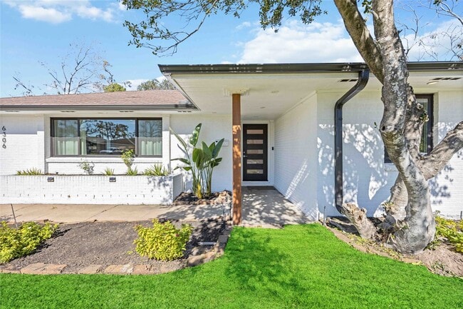 Photo - 6306 Pineshade Ln