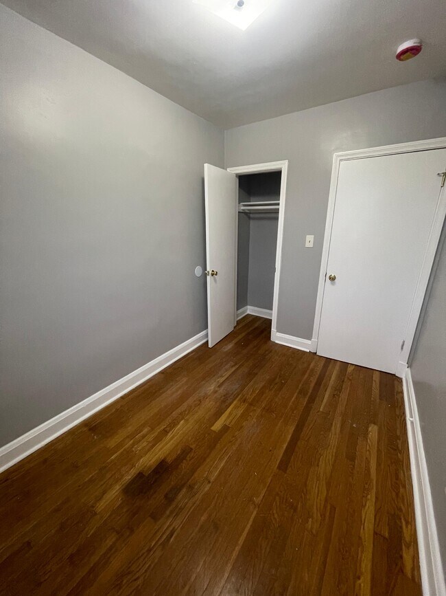 Photo - 4919 Schaub Ave