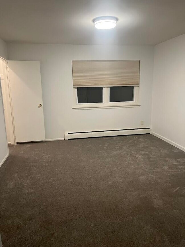 916 Dr Unit Rosewood Condominiums Condo for Rent in Burlington