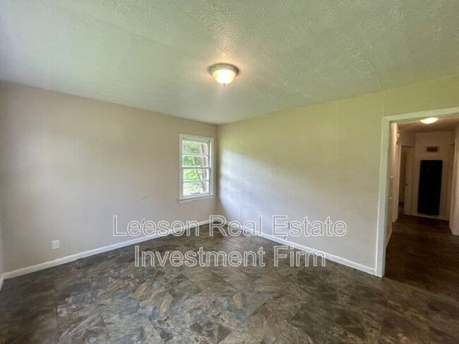 Photo - 307 W 71st St