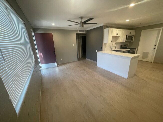 Photo - 810 W Maryland Ave Unidad C