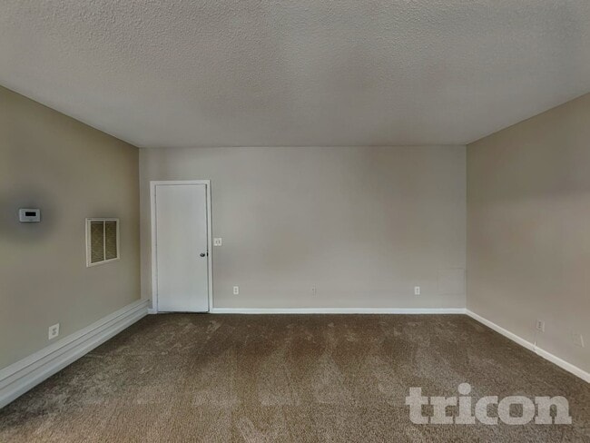 Photo - 345 Othello Dr