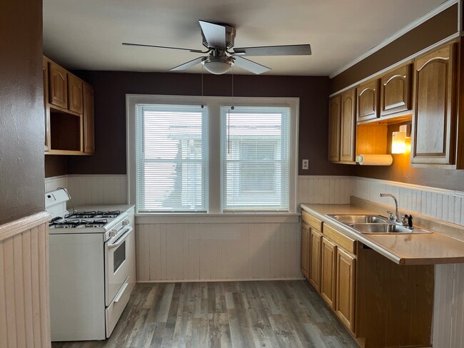Photo - 490 Lisbon Ave Unidad Upper