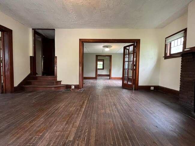 Photo - 614 E Broadway St