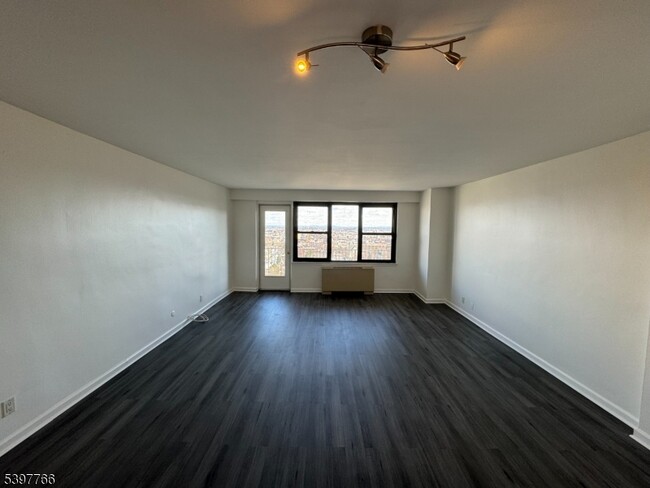 Photo - 285 Aycrigg Ave Unit 21D