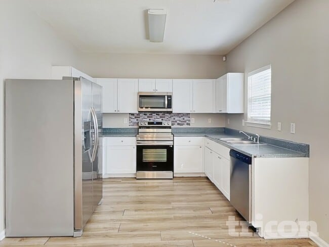 Photo - 2000 Farm Hill Ct