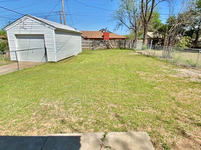 Photo - 709 E Steed Dr
