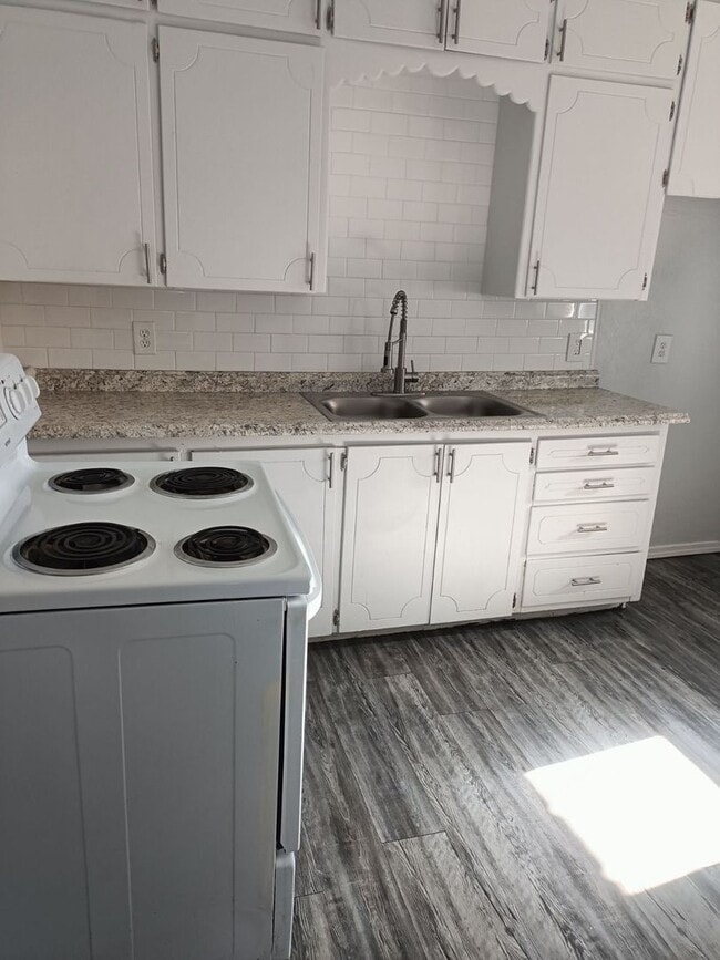 Photo - 1606 SE 61st St