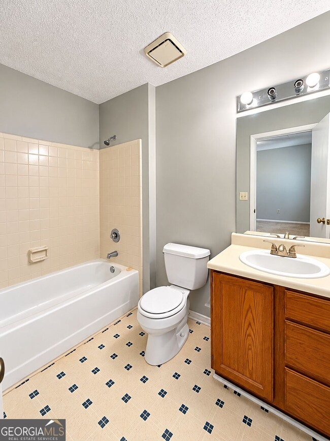 Photo - 134 Belmonte Dr SW