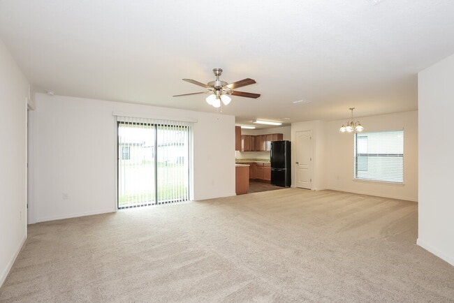 Photo - 745 Chatham Walk