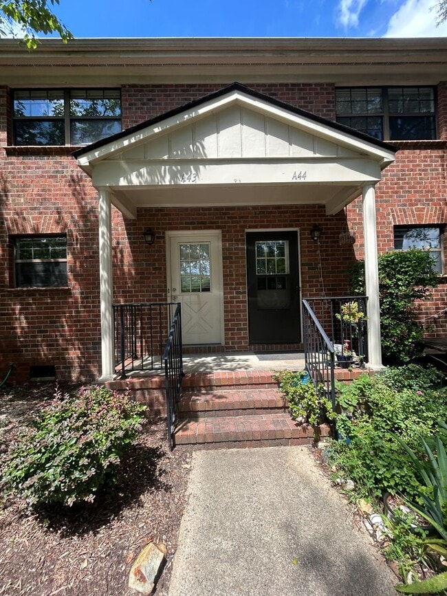 Townhome in the heart of Carrboro! First M... - Townhome in the heart of Carrboro! First M...