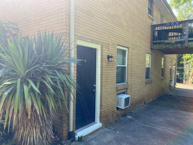 Building Photo - 812 Bradley St Unit B