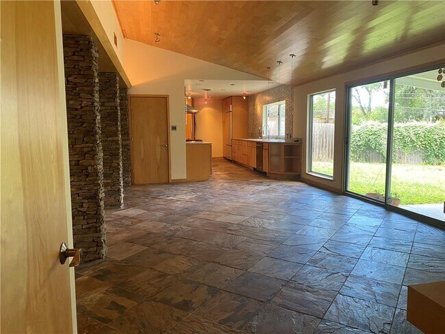 Photo - 2500 Barhill Dr