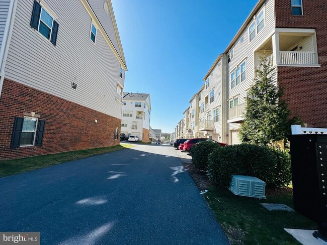 Building Photo - 22045 Broadway Ave