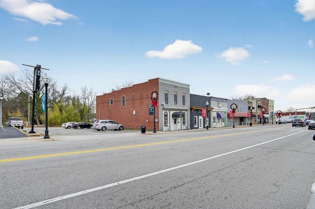 Photo - 124 N Mecklenburg Ave