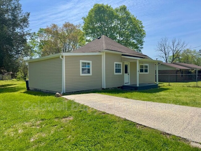 Photo - 210 6th St