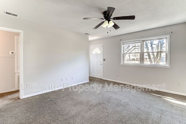 Photo - 402 Kingston Rd