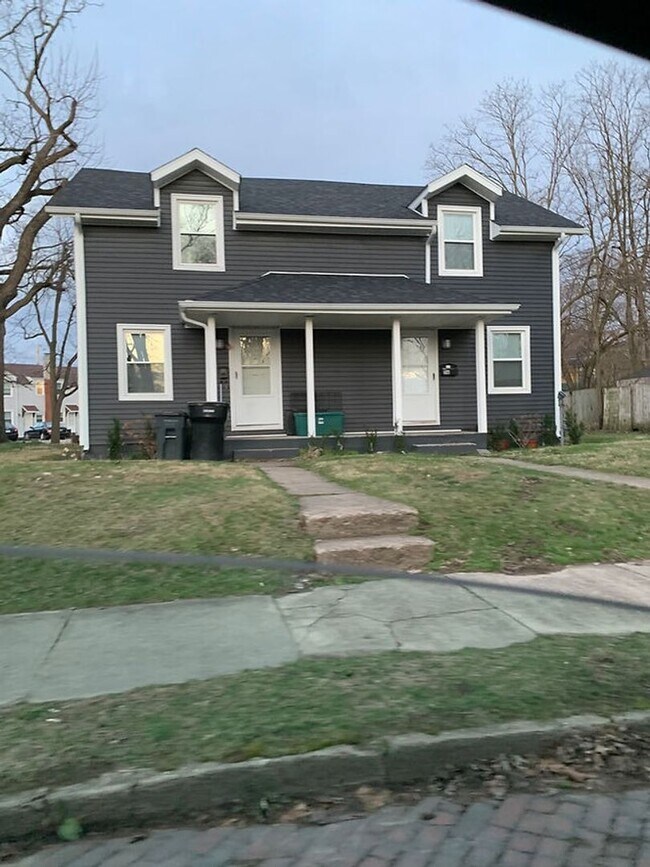 Renovated 2 bdr/1 bath duplex across from ... - Renovated 2 bdr/1 bath duplex across from ... Casa Adosada