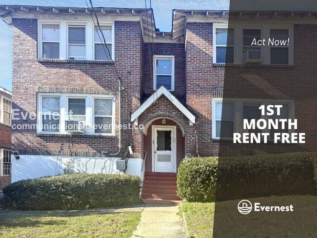 Building Photo - 904 3rd St W