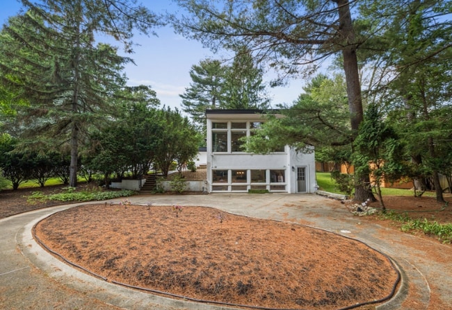 Building Photo - 11 Patterson Rd