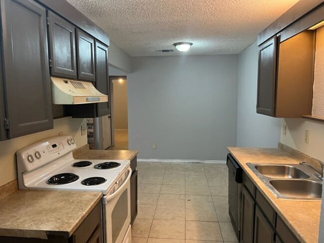 Photo - 1712 San Rafael St