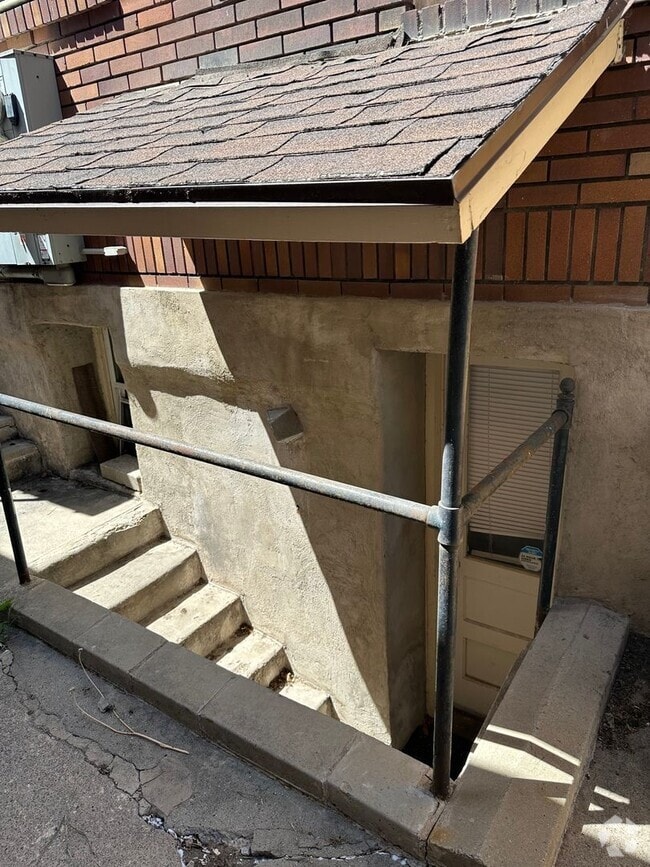 Building Photo - 340 S University St Unit 340-B2 Rental