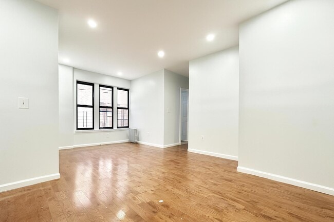 Photo - 518 W 204th St Unit 1