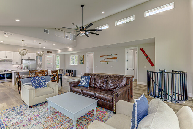 Living Room - 707 N Shorewood Dr House