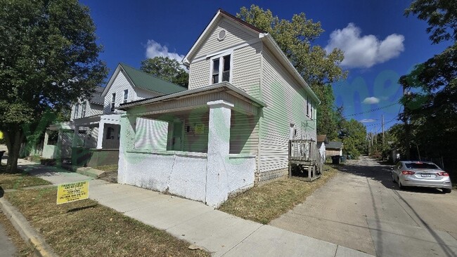 Photo - 1908 N E St House