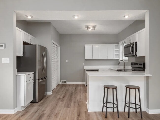 Photo - 2539 W 10th St