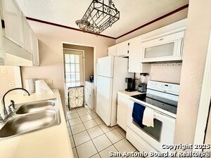 Photo - 8633 Datapoint Dr