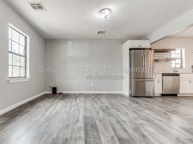 2343 NW 20th St