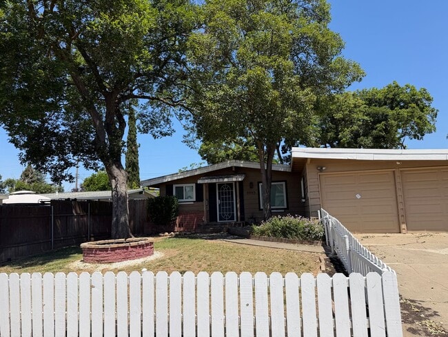 Photo - Adorable 3 bedroom 2 bath bungalow in Rosemont