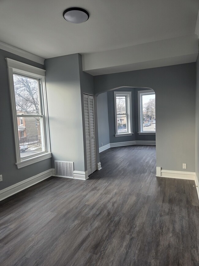 Photo - 1425 W 62nd St