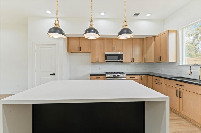 Photo - 8048 Sunbury St