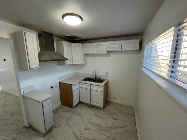 7937 6th St Unidad Rear Unit