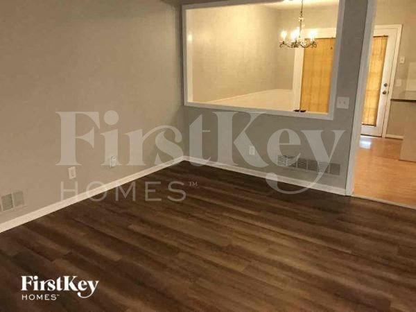 Photo - 9951 Parkhill St