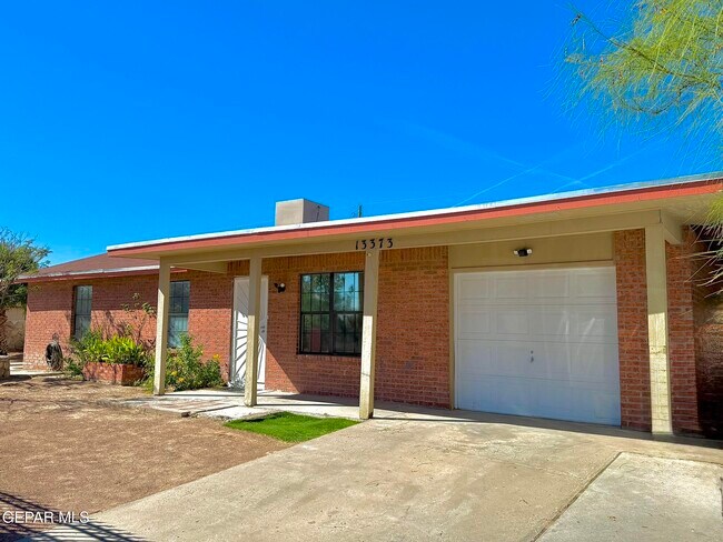 Photo - 13373 Greendale