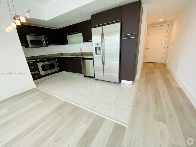 Building Photo - 950 Brickell Bay Dr Unit 2706 Rental