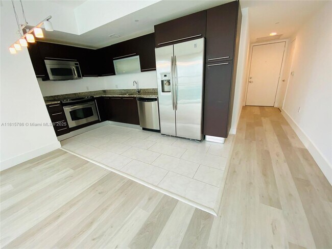 Photo - 950 Brickell Bay Dr Unidad 2706 Rental
