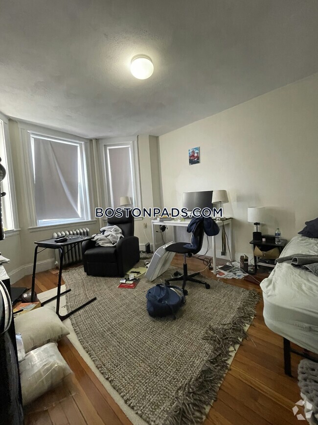 Building Photo - 1179 Boylston St Unit 15 Rental