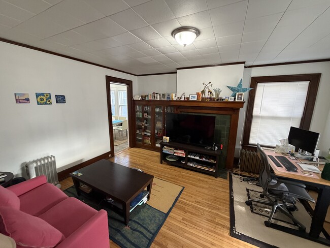 Building Photo - 315 Meigs St Unit #1