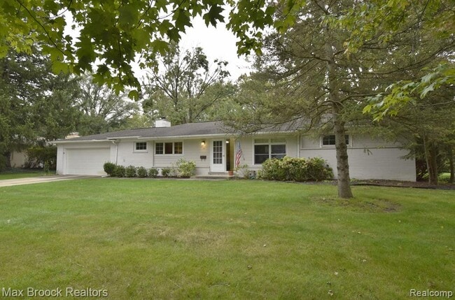 Photo - 2687 Heathfield Rd