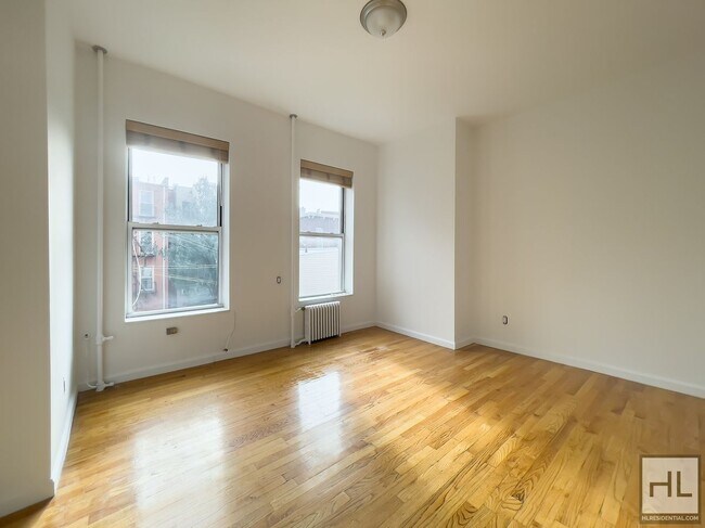 Photo - DIAMOND STREET / Greenpoint Studio / Amazi... Unit 8