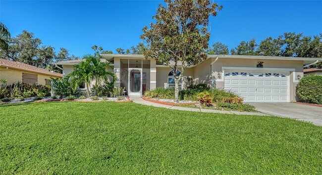 Photo - 2246 Cork Oak St W